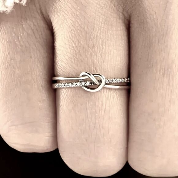 Sold Out ◇ Silver Tone Knot Ring 1pc Simple Design Women's Rhinestones Sz8 RING - Picture 2 of 5